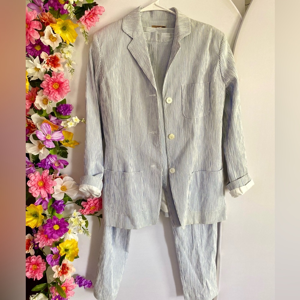 Vintage Light weight pinstriped blazer and pant set!